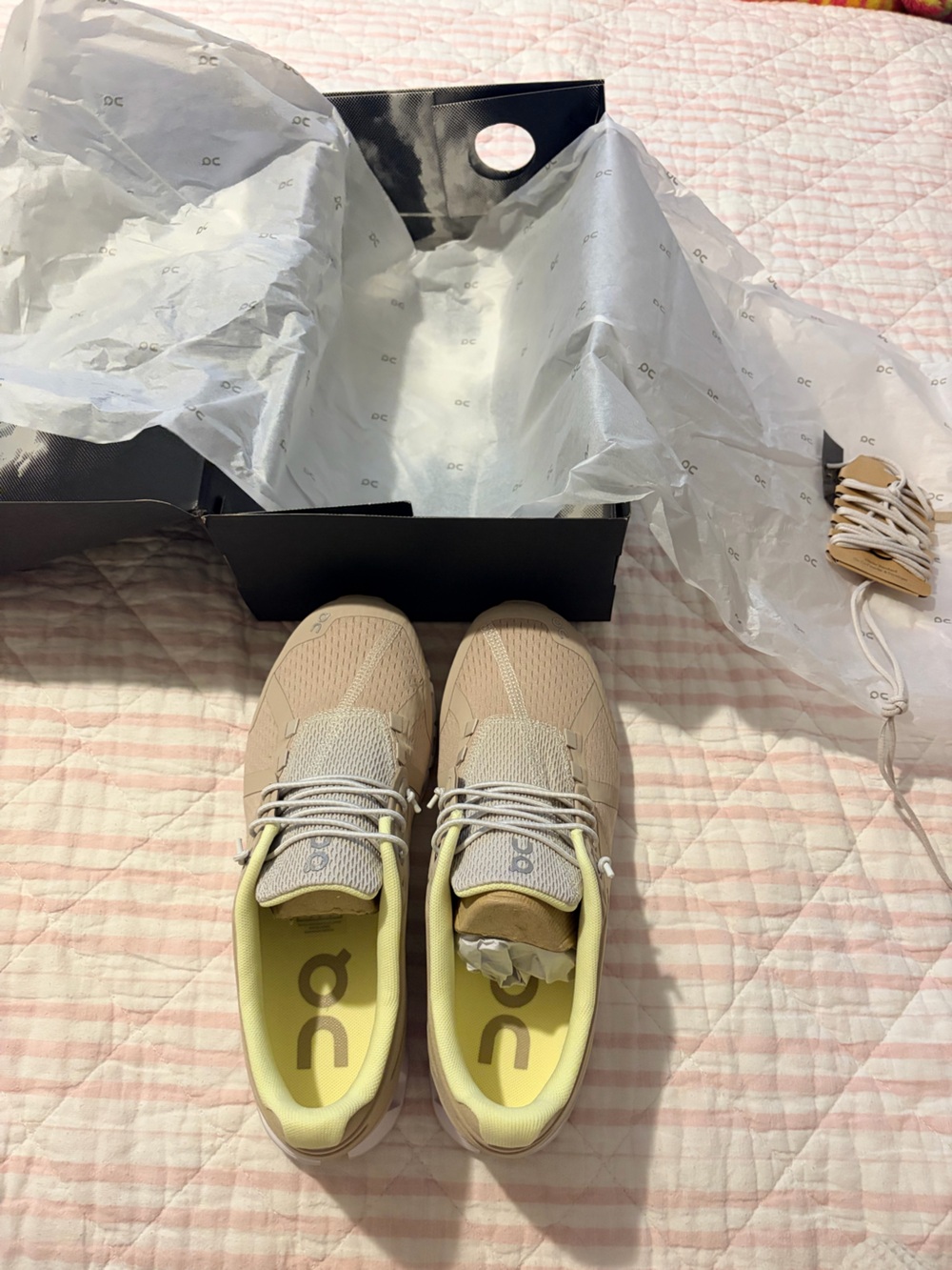NWB ON RUNNING WOMEN’S SNEAKERS RARE COLOR WAY
